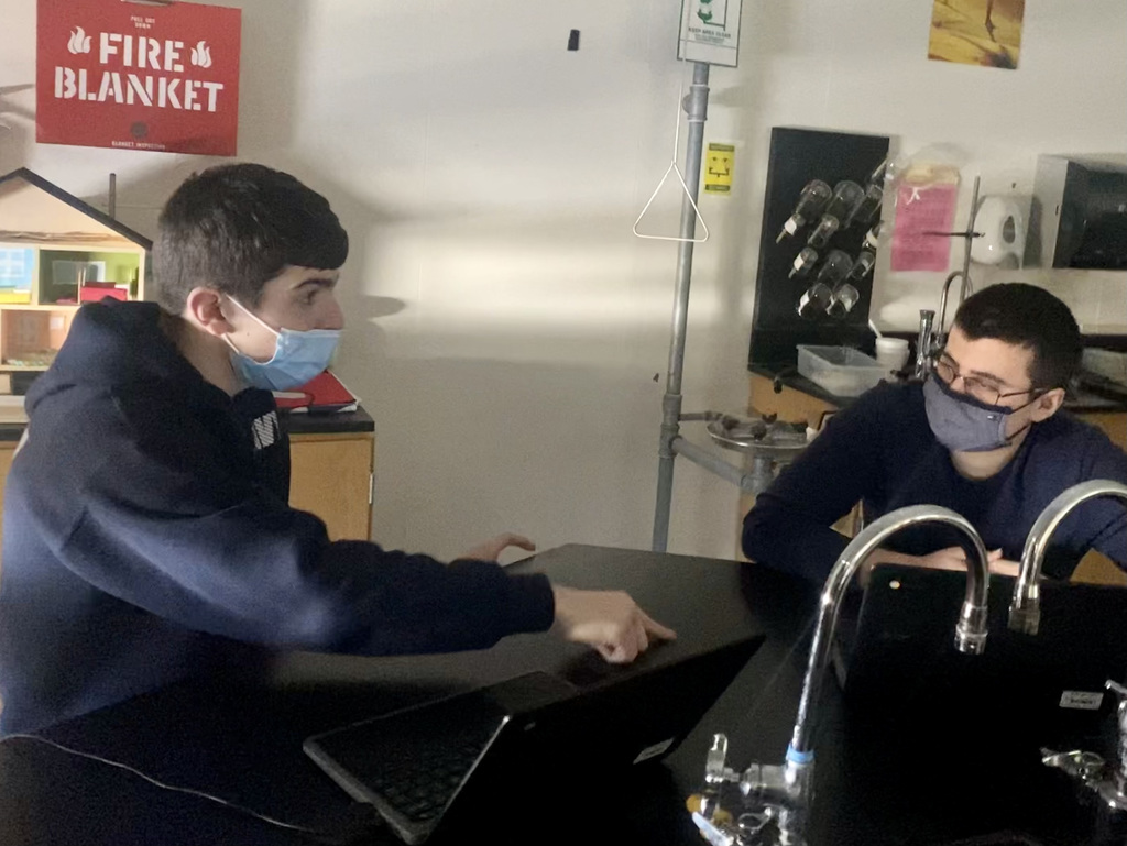 Students working in pairs in a Science classroom